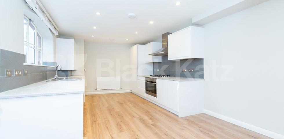 			3 BEDROOM MEWS HOUSE, 3 Bedroom, 1 bath, 1 reception Mews House			 Dove Road, CANONBURY 